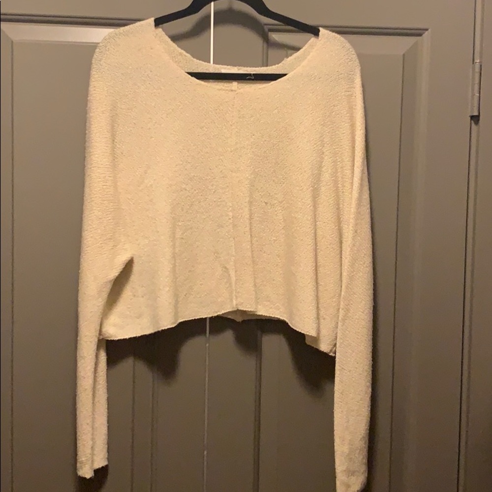 Partly cropped cream colored sweater